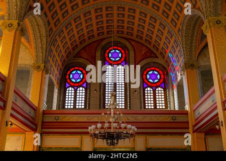 EDIRNE, TURQUIE, 23 DÉCEMBRE 2021 : extérieur de la grande synagogue (edirne buyuk sinangog) vue dans la ville d'Edirne, en Turquie. Banque D'Images