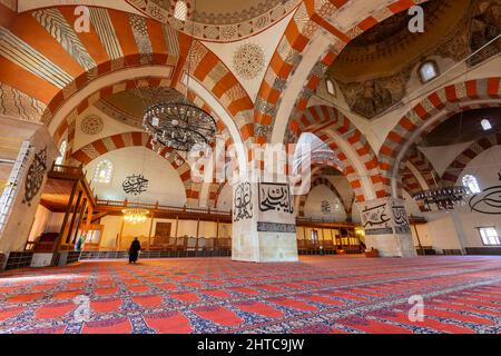 Edirne, Turquie - 24 décembre 2021 : ancienne Mosquée du 15th siècle (Eski Camii), belle architecture ottomane ancienne Banque D'Images