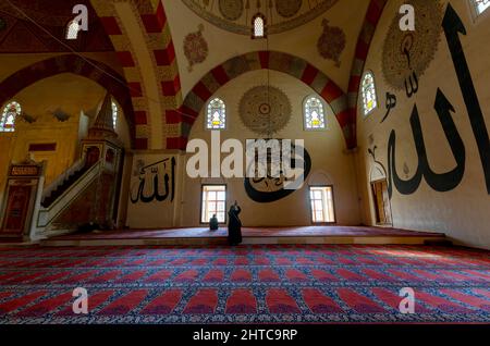 Edirne, Turquie - 24 décembre 2021 : ancienne Mosquée du 15th siècle (Eski Camii), belle architecture ottomane ancienne Banque D'Images