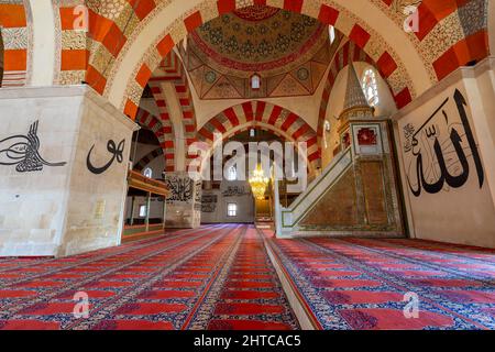 Edirne, Turquie - 24 décembre 2021 : ancienne Mosquée du 15th siècle (Eski Camii), belle architecture ottomane ancienne Banque D'Images