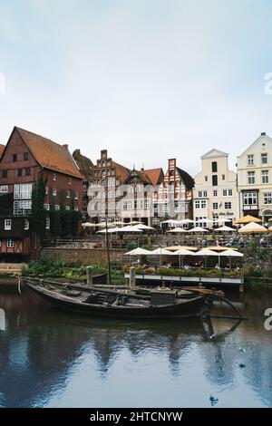 Vue sur le Stintmarkt à Lueneburg Banque D'Images