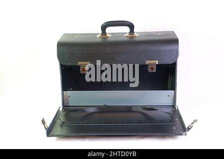 valise de travail noire vide pour artisans, sac en cuir ouvert Banque D'Images