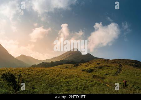 Superbe vue sur le paysage de montagne depuis le pic de Chembra Wayanad, beau voyage et tourisme image de la nature de Kerala Inde Banque D'Images