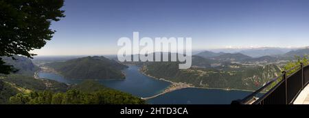 Europe, Italie, Como Lanzo d'Intelvi, Val d'Intelvi, vue de Sighignola (Italie) sur le lac de Lugano (Suisse) Banque D'Images