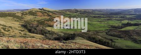 Vue sur la vallée de Castleton depuis MAM Tor, Derbyshire, Peak District National Park, Angleterre, Royaume-Uni Banque D'Images