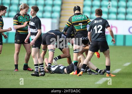 Newcastle Falcons en noir et blanc contre Northampton Saints u18 au Cinch Stadium, Franklin’s Gardens, Northampton, Angleterre, Royaume-Uni. Banque D'Images