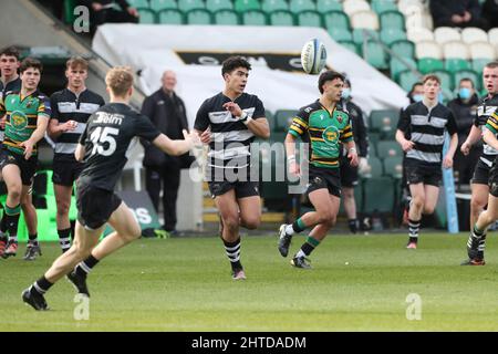 Newcastle Falcons en noir et blanc contre Northampton Saints u18 au Cinch Stadium, Franklin’s Gardens, Northampton, Angleterre, Royaume-Uni. Banque D'Images