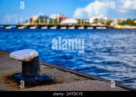 Vue sur un pont à Willemstad sur Curaçao Banque D'Images