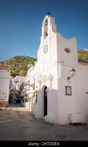 Chapelle de San Sebastian à Mijas. Clocher blanc avec horloge Banque D'Images