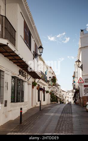 bâtiments et architecte dans le village de mijas qui se niche confortablement dans la montagne à 400 mètres au-dessus du niveau de la mer en espagne. Banque D'Images