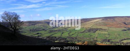 Vue sur la vallée d'Edale et le village d'Edale, Derbyshire, parc national de Peak District, Angleterre, Royaume-Uni Banque D'Images