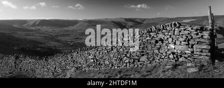 Vue sur la vallée d'Edale et le village d'Edale, Derbyshire, parc national de Peak District, Angleterre, Royaume-Uni Banque D'Images