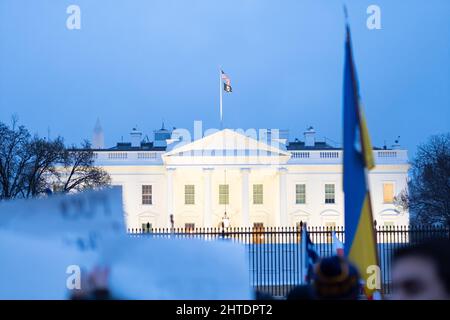 Des manifestants ukrainiens devant la Maison Blanche Banque D'Images