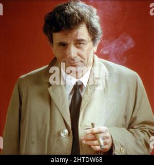 PETER FALK à COLUMBO (1971), dirigé par PATRICK MCGOOHAN, VINCENT MCEVEETY et JAMES FRAWLEY. Crédit: NBC UNIVERSAL TELEVISION / Album Banque D'Images