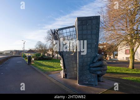 La sculpture d'Owen Cunningham marquant le début du South West Coast Path dans la ville côtière de Minehead, Somerset, Angleterre. Banque D'Images