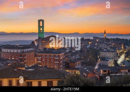 Pérouse, Italie, capitale de l'Ombrie, à l'aube. Banque D'Images