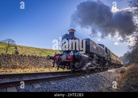 GWR 1500 classe 0-6-0PT moteur de manœuvre numéro 1501 du chemin de fer de la vallée de Severn transporte un train jusqu'à Irwell Vale Halt sur le chemin de fer est Lancashire d Banque D'Images