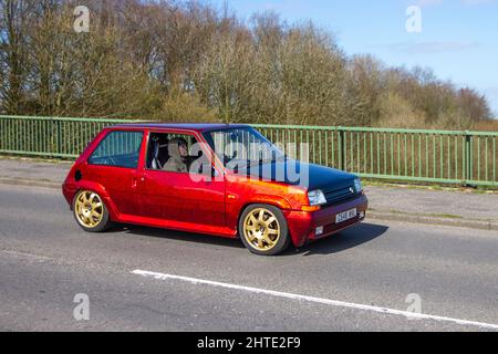 Années 1986 80 custom, restauré sur mesure rouge Renault R5 Turbo 1397cc essence 5 vitesses manuelle Banque D'Images