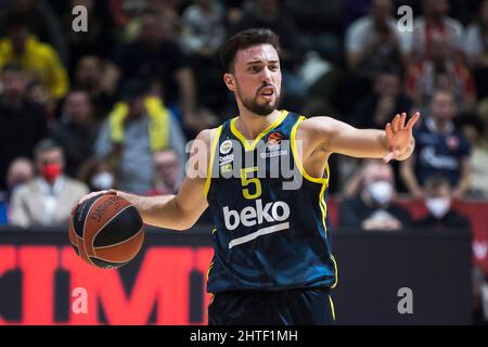 Belgrade, Serbie, le 27th février 2022. Ismet Akpinar de Fenerbahce Beko Istanbul réagit lors du match de basket-ball entre Crvena Zvezda MTS Belgrade et Fenerbahce Beko Istanbul à Belgrade, Serbie. 27 février 2022. Crédit : Nikola Krstic/Alay Banque D'Images