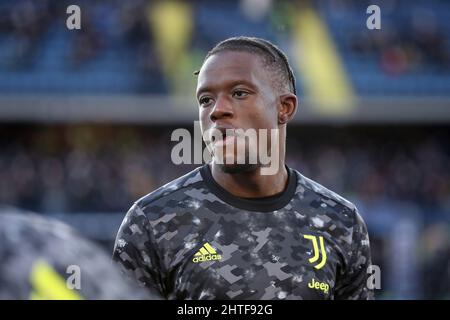Denis Zakaria, du Juventus FC, se réchauffe lors du match de football de la série 2021/22 Entre le Empoli FC et le Juventus FC au stade Carlo Castellani, en E Banque D'Images