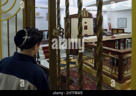 Rome, Italie 11/03/2003: Les jeunes Juifs préparent le Bat-Bar Mitzvah dans un centre juif. ©Andrea Sabbadini Banque D'Images