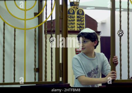 Rome, Italie 11/03/2003: Les jeunes Juifs préparent le Bat-Bar Mitzvah dans un centre juif. ©Andrea Sabbadini Banque D'Images