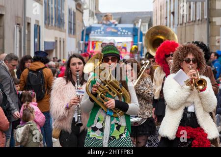 Douarnenez, France - février 27 2022 : les gras de Douarnenez est un carnaval particulièrement célèbre en Bretagne. Banque D'Images