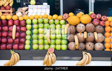 Arrêt de fruits dans le marché de la ville de Turquie Banque D'Images