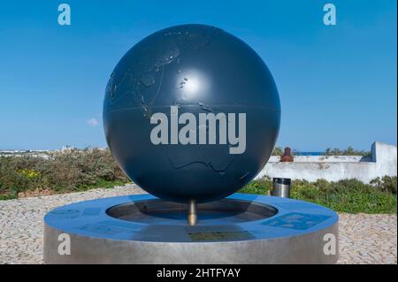 World Globe in Fortress of Sagres, Sagres, Algarve, Portugal, Europe Banque D'Images