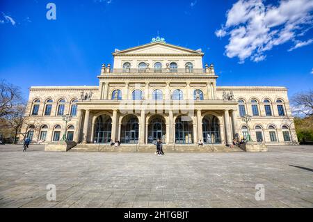 Hanovre - Allemagne, le 25 avril 2021 : Staatsoper Hanovre est un opéra et une société allemande à Hanovre, la capitale de la Basse-Saxe. Banque D'Images