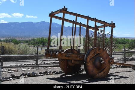 Chariot colonial espagnol du 16th siècle sur la vallée de la rivière Rio Grande au Nouveau-Mexique. Banque D'Images