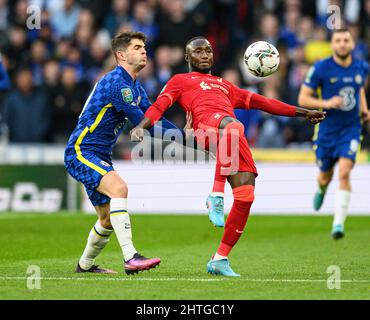 27 février 2022 - Chelsea / Liverpool - Carabao Cup - finale - Stade Wembley Naby Keita et Christian Pulisic lors de la finale de la Carabao Cup au stade Wembley. Crédit photo : © Mark pain / Alamy Live News Banque D'Images