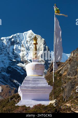 Thame gompa avec Stupa et temple, monastère bouddhiste dans la vallée de Khumbu sur trois passes trek, région du mont Everest, parc national de Sagarmatha, Népal Banque D'Images