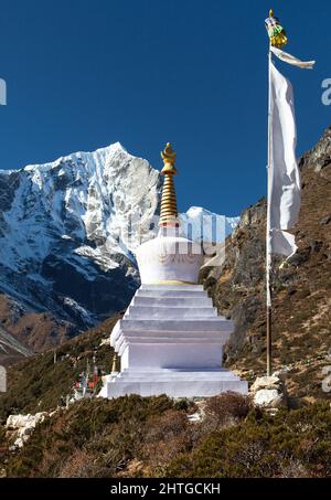 Thame gompa avec Stupa et temple, monastère bouddhiste dans la vallée de Khumbu sur trois passes trek, région du mont Everest, parc national de Sagarmatha, Népal Banque D'Images