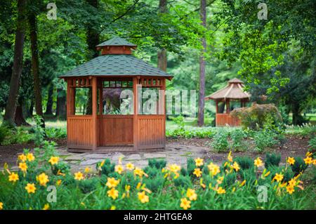 Belvédère en bois, parc, maison d'été en bois, pergola, Ilowa, Lubuskie Banque D'Images