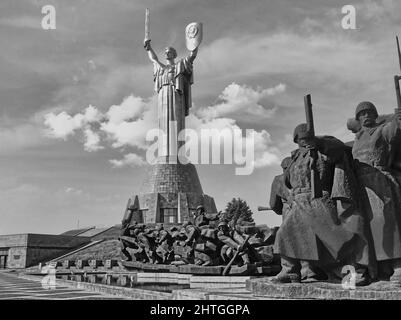 Le Monument de la mère patrie, la sculpture fait partie du Musée national de l'histoire de l'Ukraine pendant la Seconde Guerre mondiale Banque D'Images