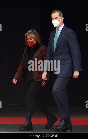 Le maire de l'Hospitalet de Llobregat, Nuria Marin accompagne le roi d'Espagne Felipe VI à la fin de la visite et l'inauguration du Mobile Word Congress 2022 à Hospitañet de Llobregat Barcelone.le GSMA Mobile World Congress, Qui se tient chaque année, rassemble les entreprises de télécommunications pionnières où elles présentent leurs derniers smartphones et appareils portables avec la nouvelle technologie 5G comme une nouveauté de cette édition. 150 pays participent avec un total de 1500 exposants à l'exception de l'invasion de l'Ukraine par la Russie, l'organisation a éliminé le pavillon russe. (Photo de Ramon Banque D'Images