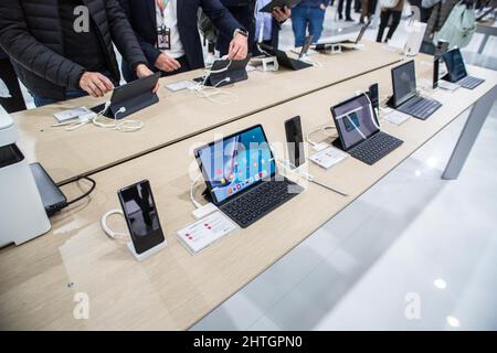 Barcelone, Catalogne. 28th févr. 2022. Huawei ordinateurs est vu pendant MWC 2022.le premier jour du Congrès mondial Mobile MWC2022 à la Fira de Barcelona, Espagne (Credit image: © Thiago Prudencio/DAX via ZUMA Press Wire) Banque D'Images