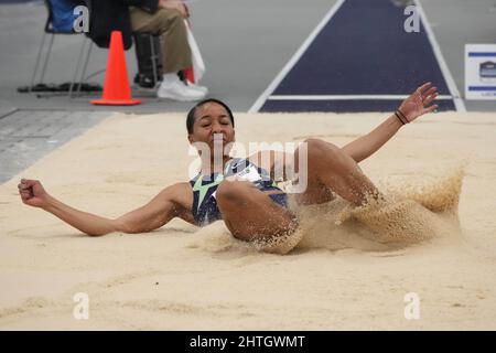 Kendell Williams saute 21-0 (6.40m) pour la première note du pentathlon féminin lors des Championnats des États-Unis en salle sur le podium, samedi 26 février 2022, à Spokane, lavé. Williams s'est classé deuxième au classement général avec 4 399 points. Banque D'Images