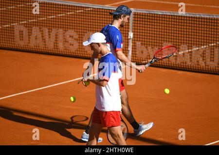 Coupe Davis (Buenos Aires): Vit Kopriva et Tomas Machac (République Tchèque) pendant la pratique, avant la série qualificatifs contre l'Argentine Banque D'Images