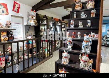 Musée Maneki neko à Seto City, Japon. L'exposition intérieure du musée du chat. Banque D'Images