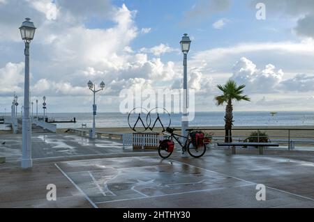 Printemps des sculptures, Thiers Pier. Artiste: Nathalie Decoster. Arcachon, Gironde, France Banque D'Images