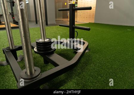 salle d'entraînement exercice de traîneau gym, pour la santé forte en milieu actif et jeune, club sportif. Intérieur, Banque D'Images