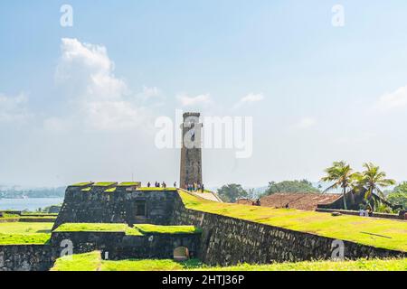 GALLE, SRI LANKA - DÉCEMBRE 24,2021 : ancien fort de Galle avec vue sur l'ancienne tour de l'horloge Banque D'Images
