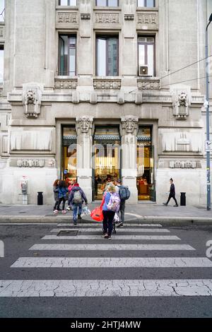 Mercato Centrale, marché central, situé dans la gare centrale de Milan, le marché propose une variété de plats et de boissons à consommer à l' Banque D'Images