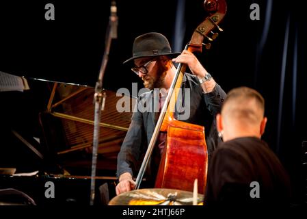 27 février 2022, Milano, Milano, Italie: Sade Mangiaracina Trio et Chiara Galiazzo concert au Blue Note à Milan. (Credit image: © Pamela Rovaris/Pacific Press via ZUMA Press Wire) Banque D'Images