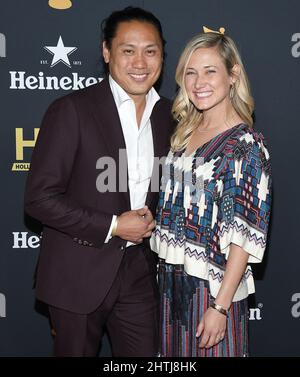 Los Angeles, États-Unis. 28th févr. 2022. (L-W) Jon M. Chu et son épouse Kristin Hodge arrivent aux HCA film Awards 5th qui se tiennent à l'Avalon Hollywood à Los Angeles, CA, le lundi 28 février 2022. (Photo par Sthanlee B. Mirador/Sipa USA) crédit: SIPA USA/Alay Live News Banque D'Images