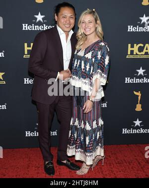 Los Angeles, États-Unis. 28th févr. 2022. (L-W) Jon M. Chu et son épouse Kristin Hodge arrivent aux HCA film Awards 5th qui se tiennent à l'Avalon Hollywood à Los Angeles, CA, le lundi 28 février 2022. (Photo par Sthanlee B. Mirador/Sipa USA) crédit: SIPA USA/Alay Live News Banque D'Images