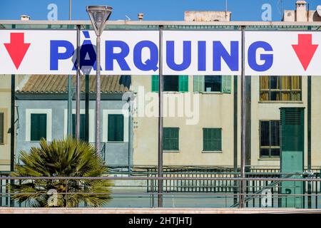 Parking public près de la gare routière, Inca, Majorque, Iles Baléares, Espagne Banque D'Images