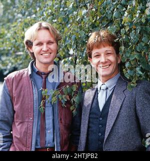 Mary und Gordy, deutsches Travestie-Duo, bestehend aus Georg Preuße (Liens), Reiner Kohler, Zivilkleidung, Deutschland, UM 1985. Banque D'Images